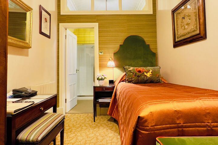 Room 46 of 99