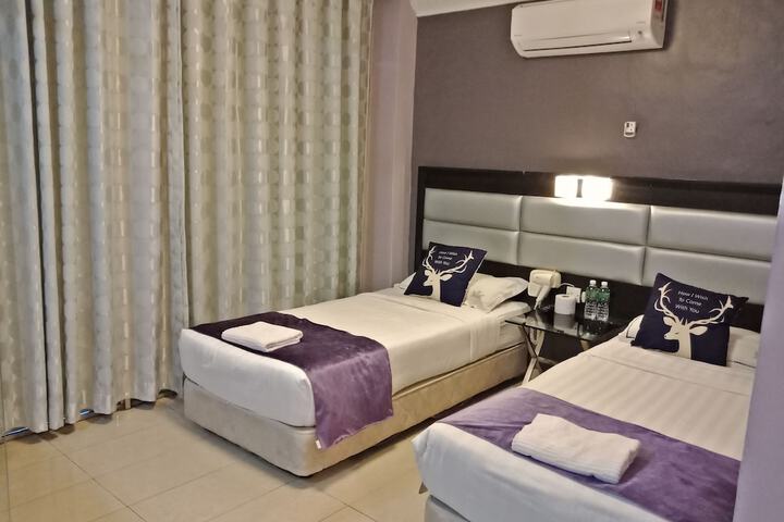 Room 6 of 30