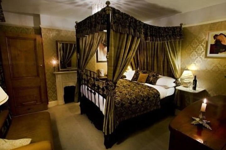 Room 3 of 26