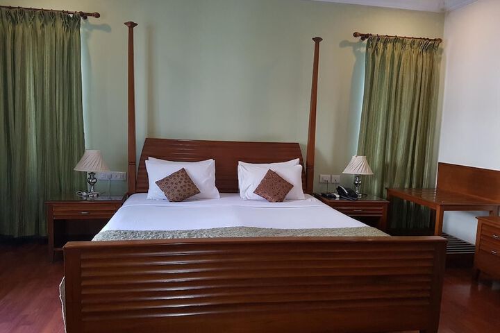 Room 15 of 33
