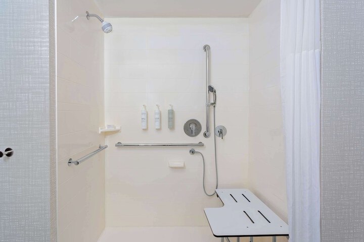 1 King Hearing Accessible (4 of 12)