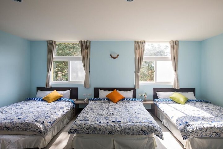 Room 10 of 28