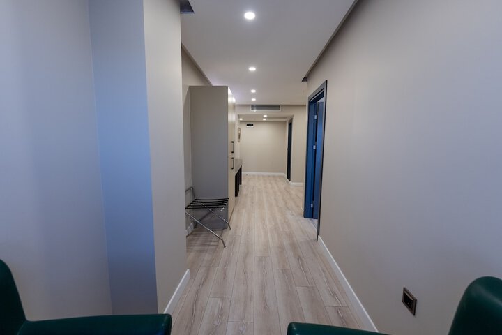 Room 11 of 48