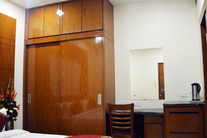 Room 28 of 41