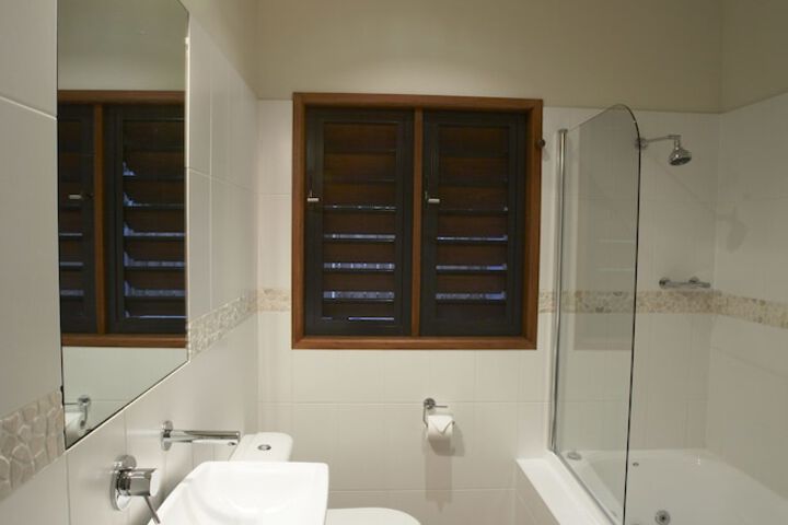 Room 10 of 13