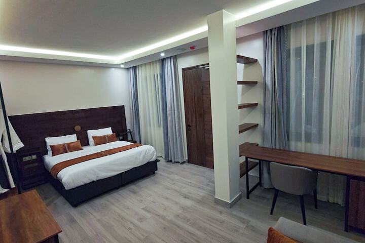 Room 33 of 106