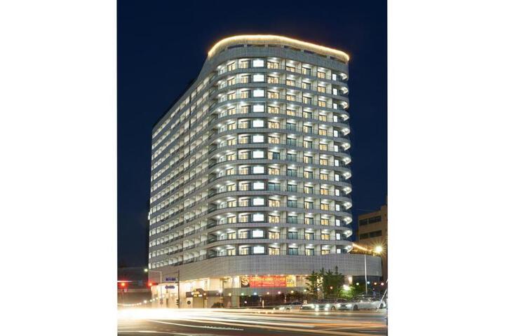M83 Hotel