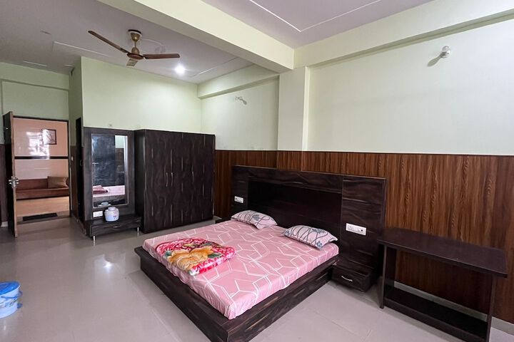 Room 3 of 10