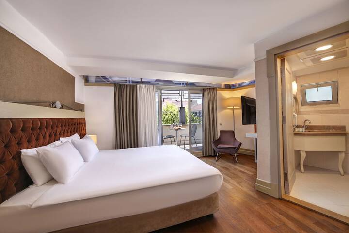Room 2 of 70