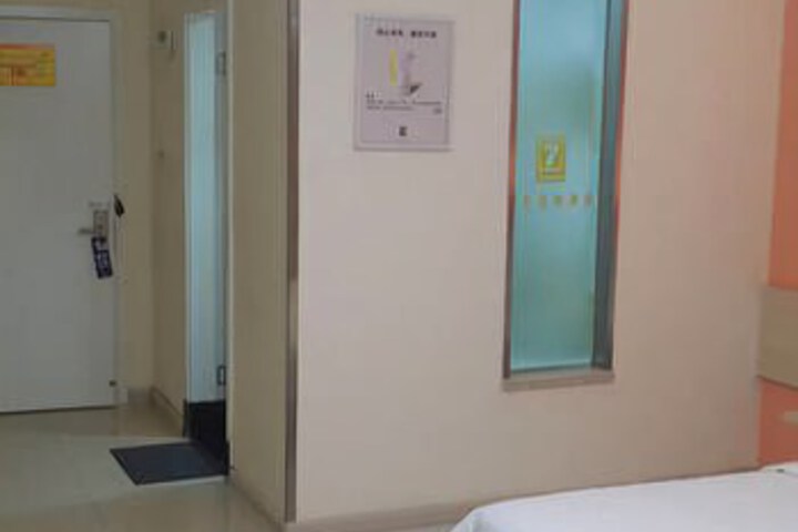 Room 5 of 6