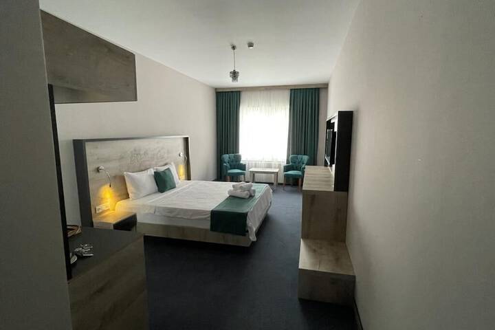 Room 9 of 12