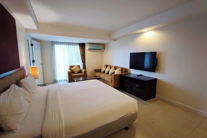 Room 33 of 59