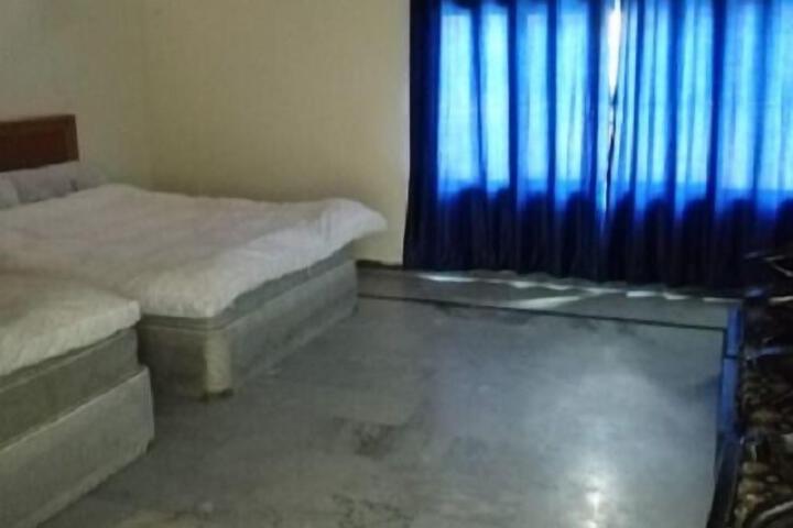 Room 5 of 7