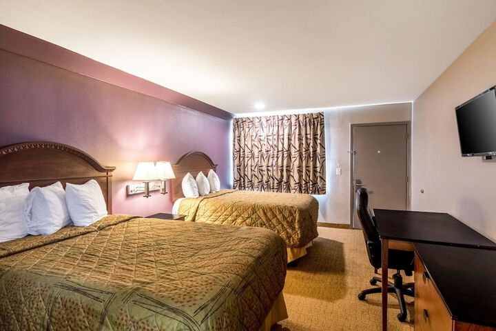 2 Double Beds (8 of 15)