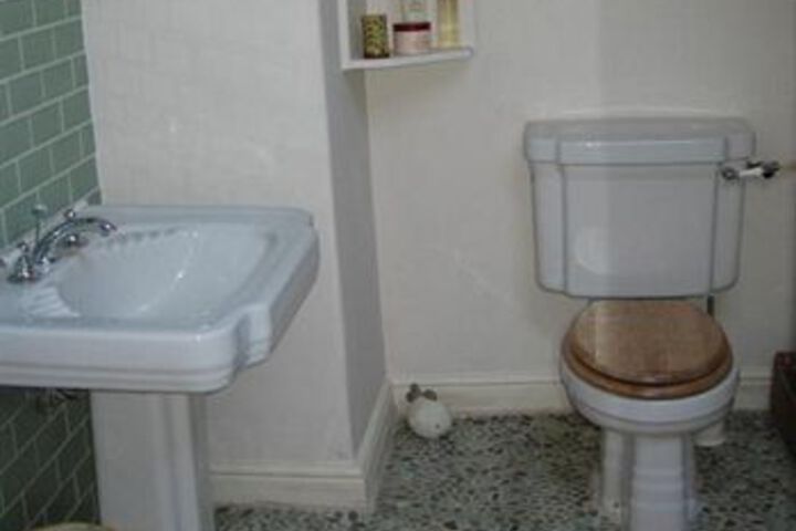 Room 4 of 14