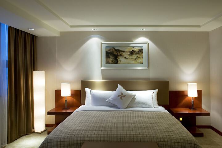 Room 10 of 22