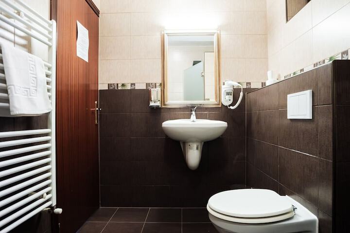 Room 82 of 191