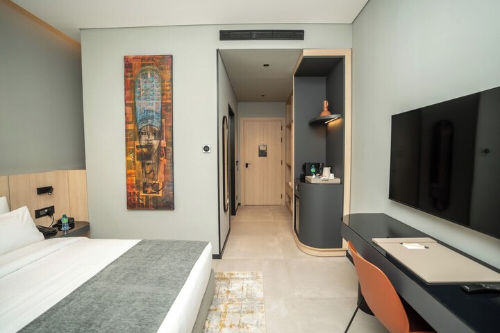 Room 11 of 43