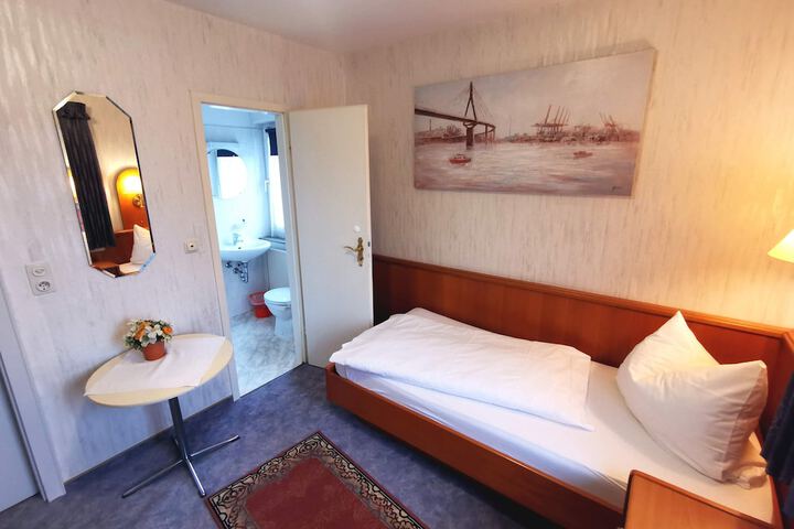 Room 3 of 52