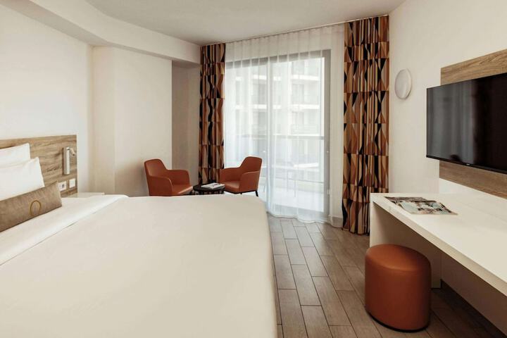 Room 42 of 177