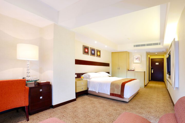 Room 10 of 38