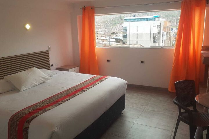 Room 10 of 18