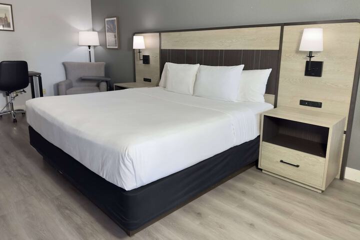 1 King Bed (21 of 26)
