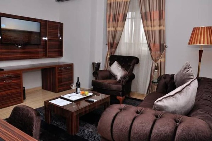 Room 17 of 34