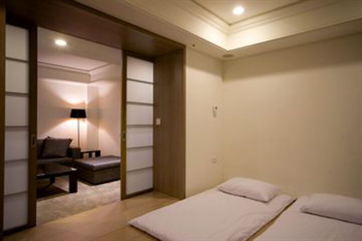 Room 14 of 28