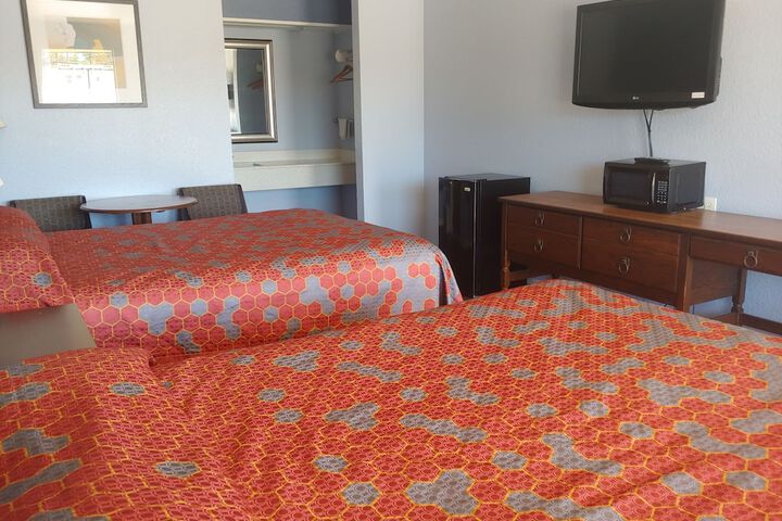 Room 6 of 18