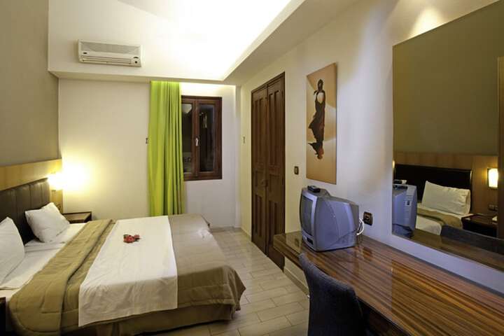 Room 5 of 38