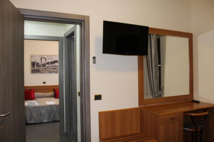 Room 8 of 48