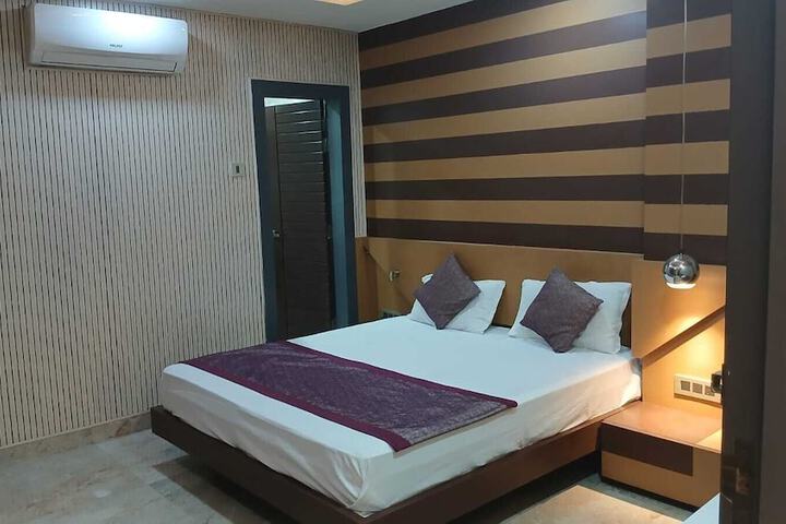 Room 8 of 14