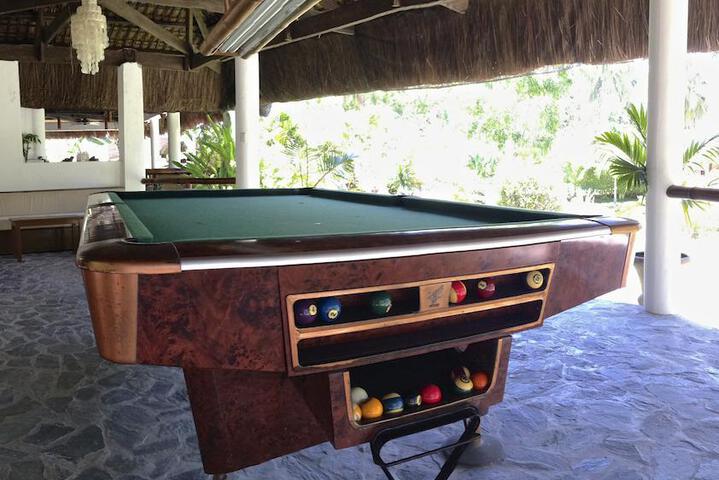 Lounge 5 of 6