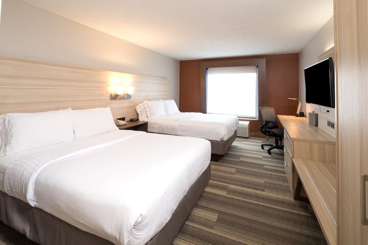 2 Queen Beds (2 of 13)