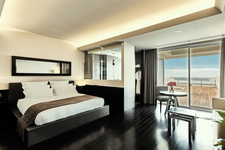 Room 10 of 17