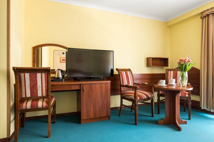 Room 17 of 32