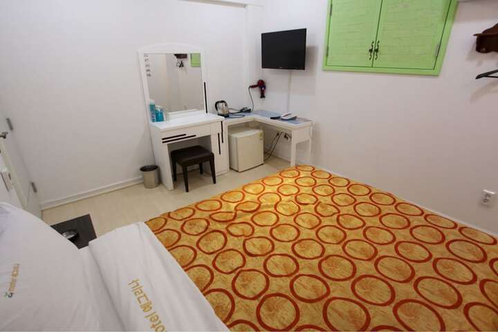 Room 16 of 29