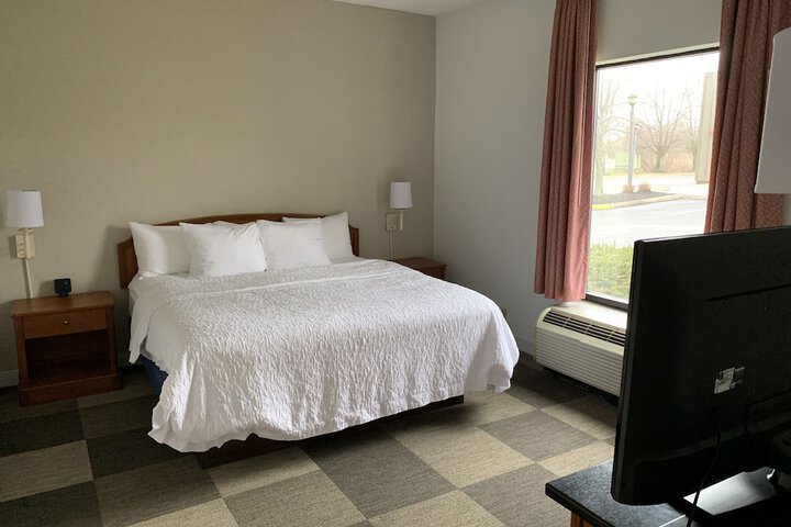 1 King Bed (2 of 46)
