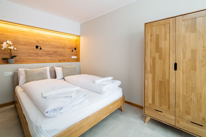 Room 108 of 375