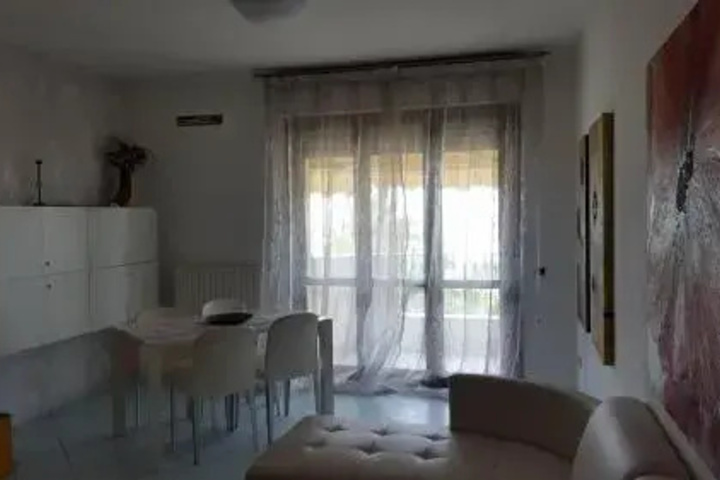Room 2 of 10