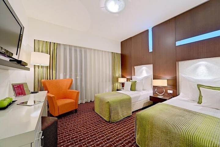 Room 12 of 39