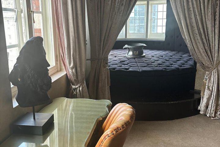Room 105 of 171