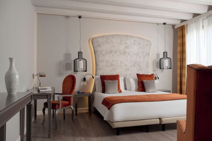 Room 5 of 34