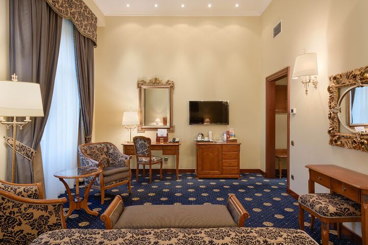 Room 30 of 90
