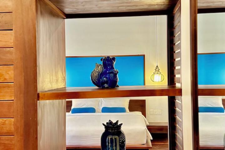 Room 13 of 76