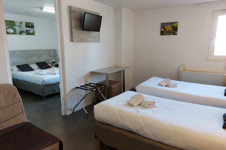 Room 12 of 42