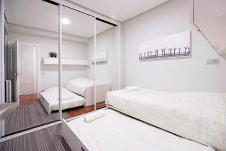 Room 9 of 18