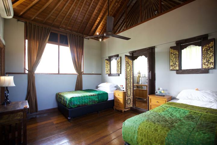 Room 2 of 26