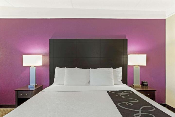 1 King Bed (15 of 15)